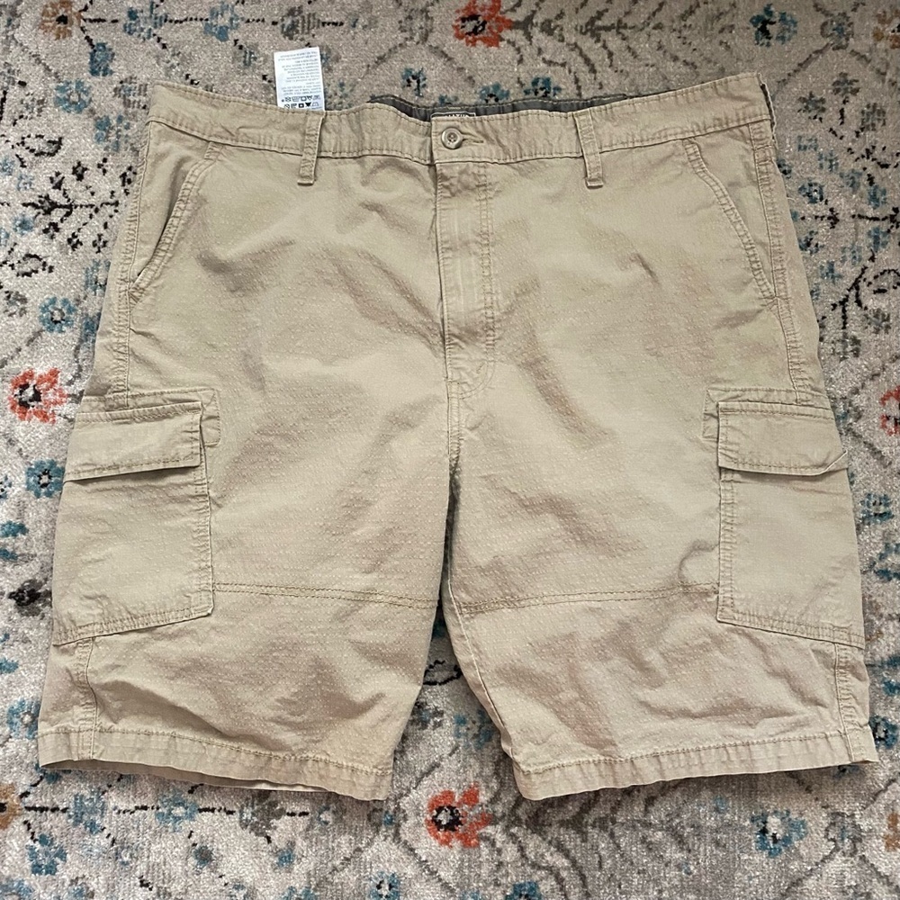 Signature by Levi Strauss & Co. Cargo Shorts, Mens Size 44, Tan, Pockets